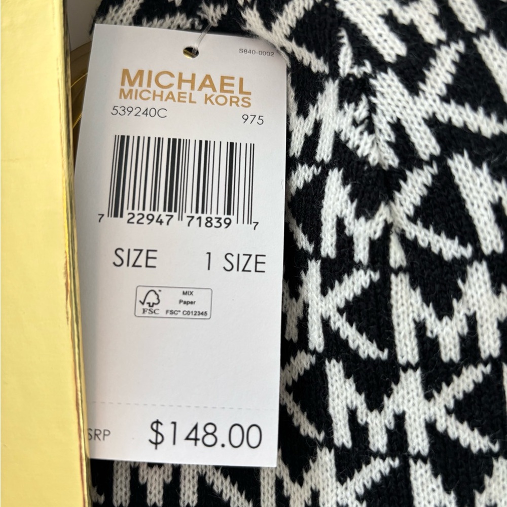 NWT Michael Kors Monochrome gloves, scarf and hat Knit Set - Picture 5 of 6